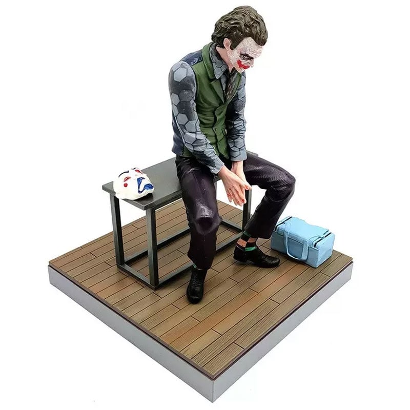 اکشن فیگور جوکر نشسته روی نیمکت joker - Image 2